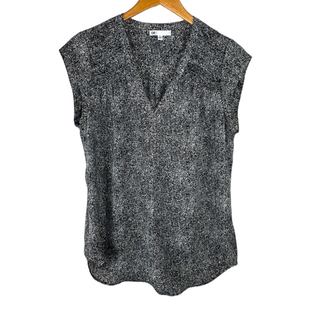 DR2 V Neck Sleeveless Blouse Medium Black White Print